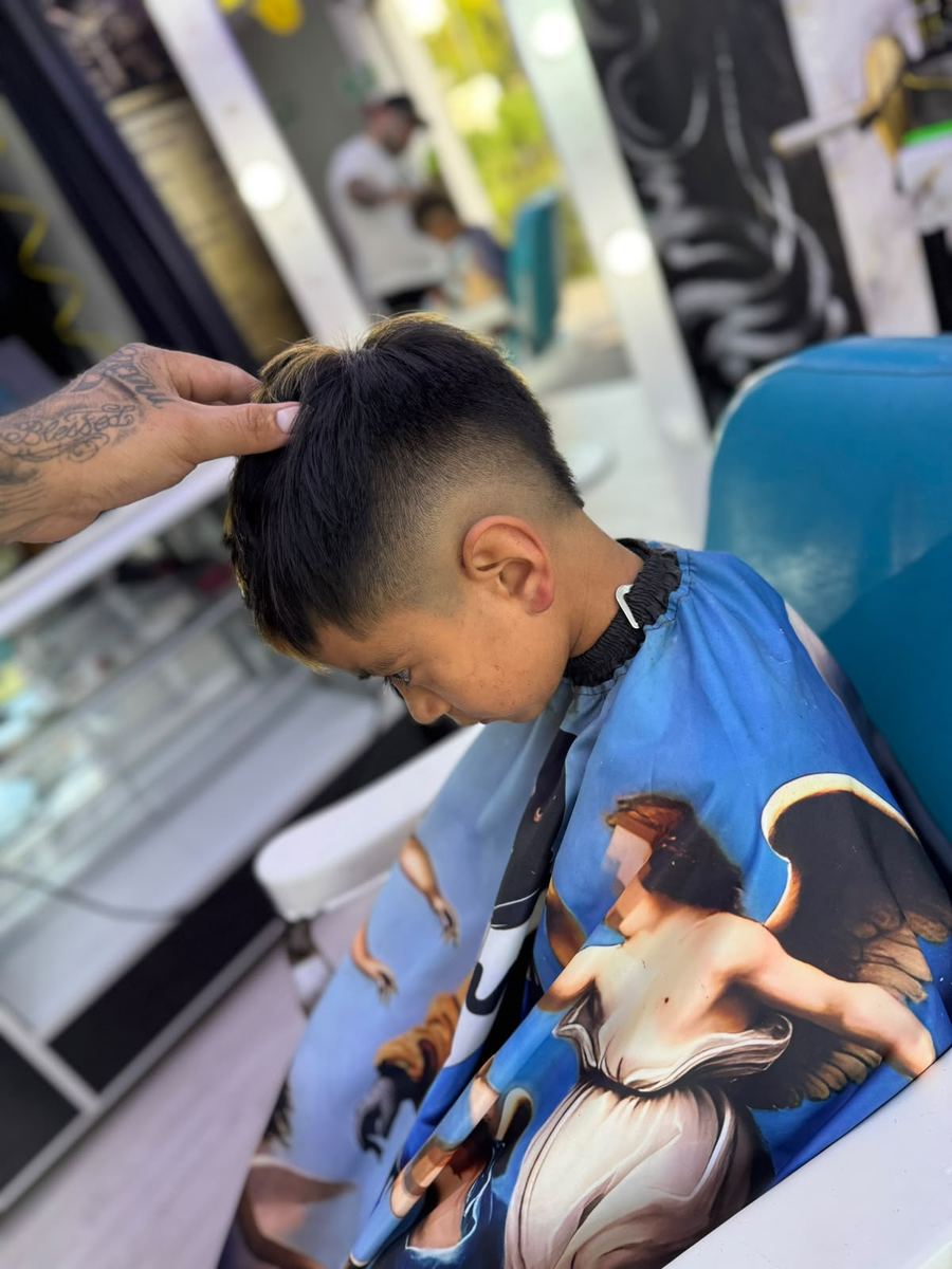 Fade bajo en corte de niño