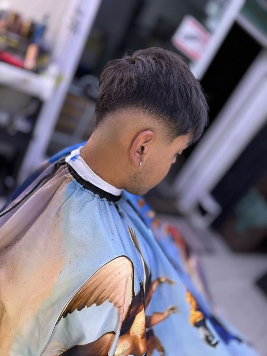 Fade con flequillo texturizado